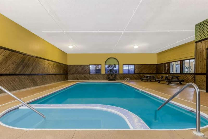 فندق سوبر 8 باي ويندام بورت سماوث Rosemount المظهر الخارجي الصورة